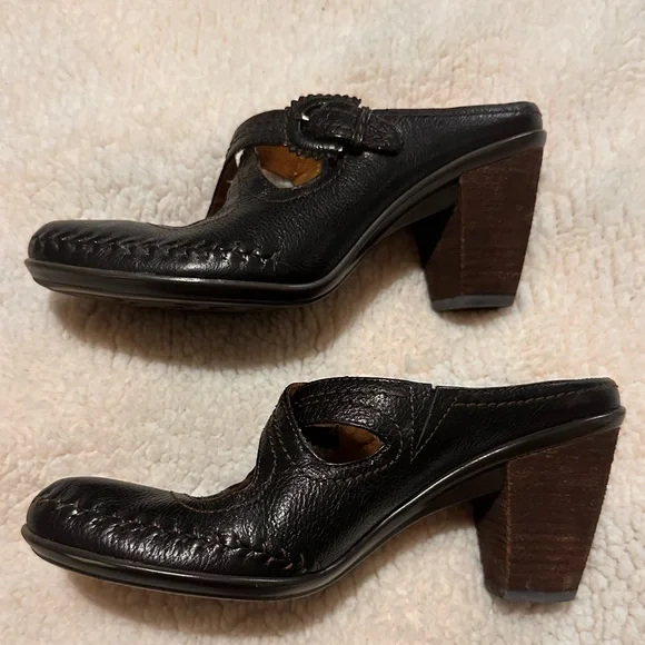 Naturalizer Quantina Black Leather Mules size 9 with a heel cute - Picture 6 of 12